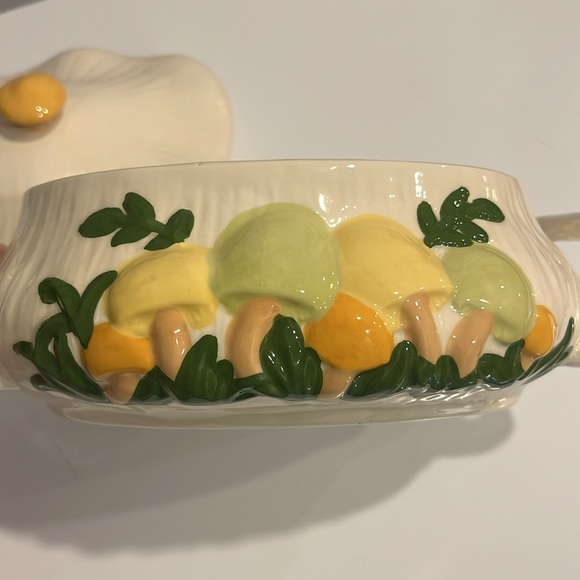 Vintage mushroom bowl with handles and lid - Picture 6 of 6